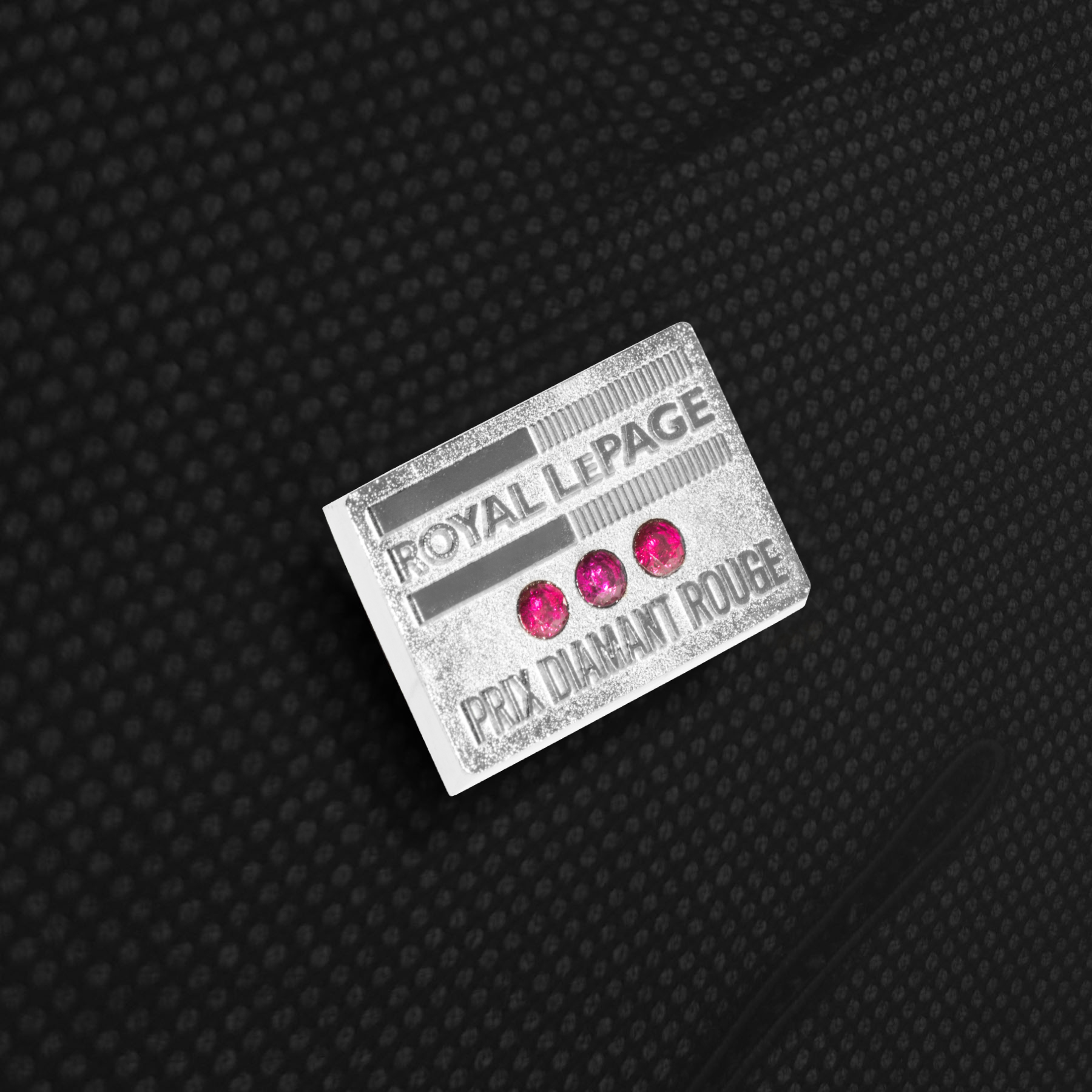 L'épinglette Prix Diamant Rouge MC de Royal LePage MD L'épinglette Prix Diamant Rouge MC de Royal LePage MD